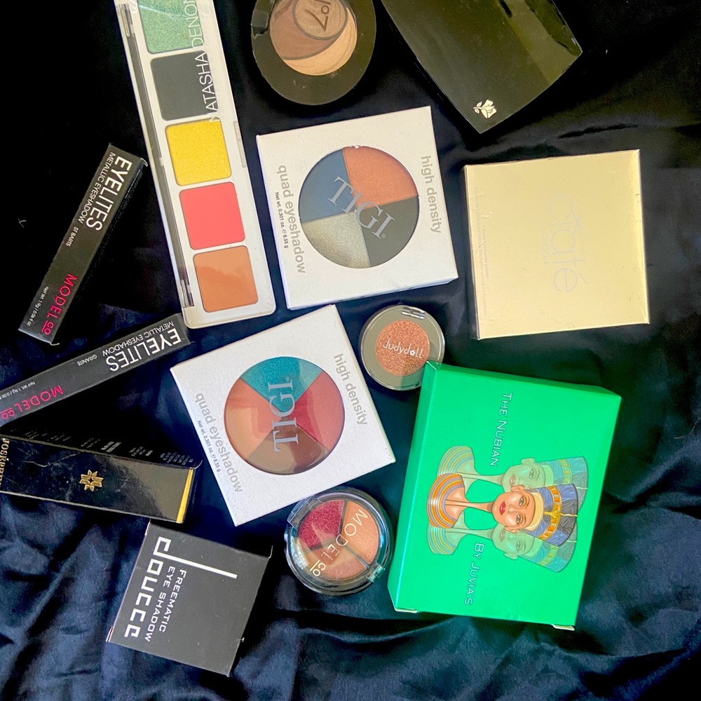 Bundle of eyeshadows